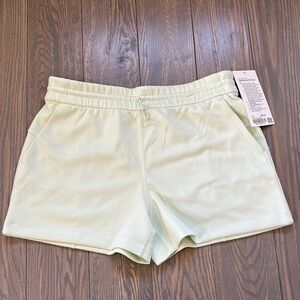 NWT Lululemon Softstreme HR Short 4”